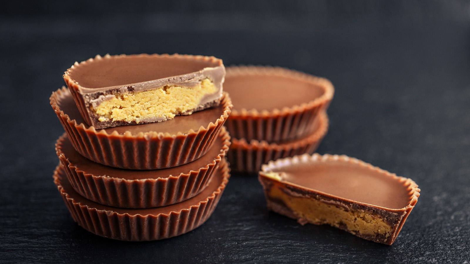 how-to-eat-reeses-peanut-butter-cup