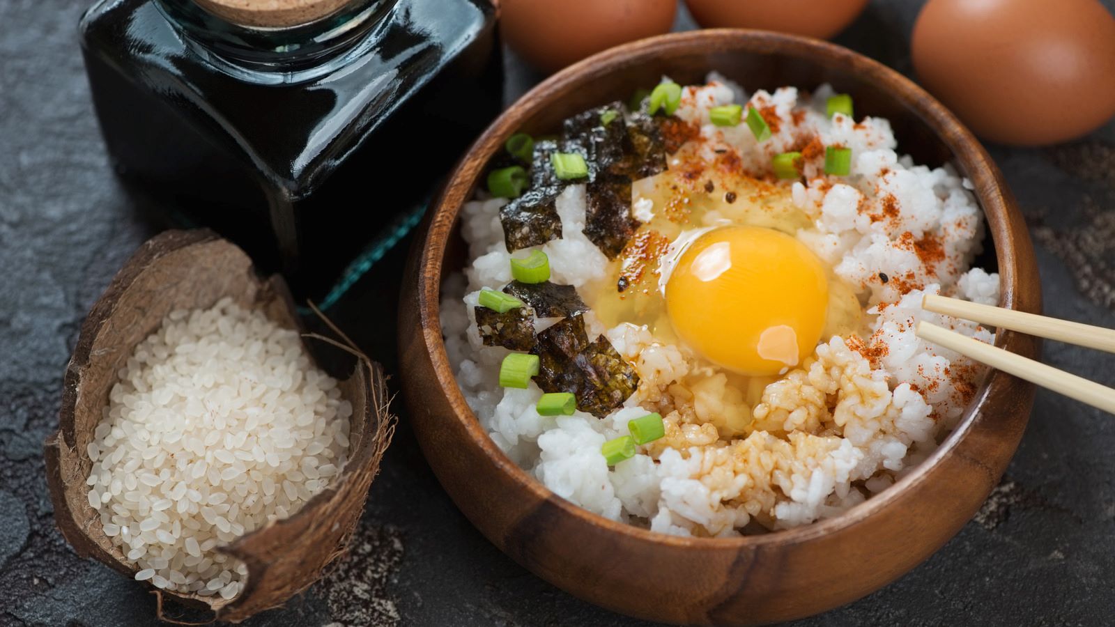 how-to-eat-rice-and-furikake-egg