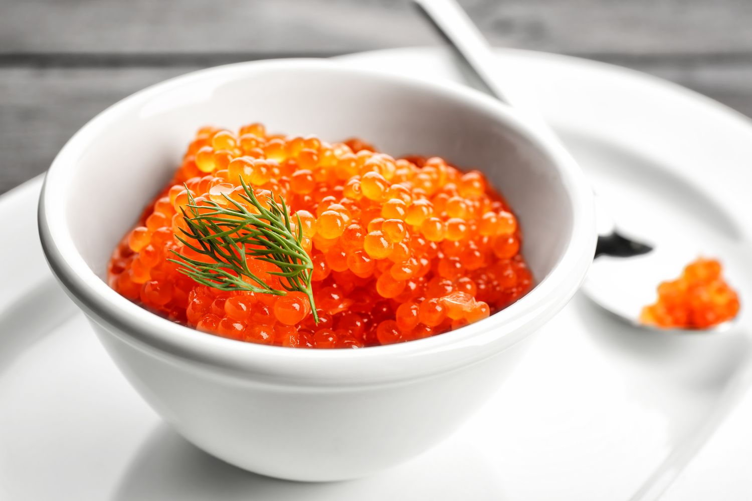 how to eat salmon caviar