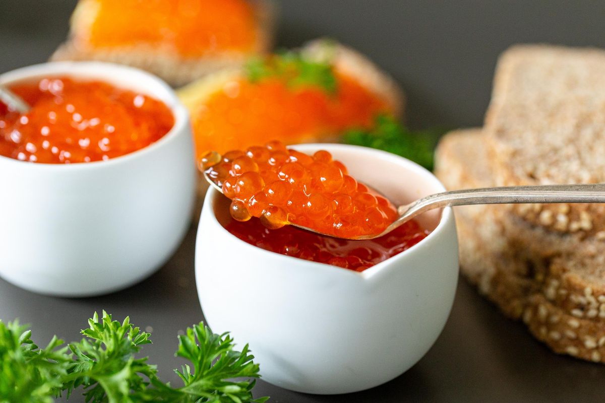 how-to-eat-salmon-roe-caviar