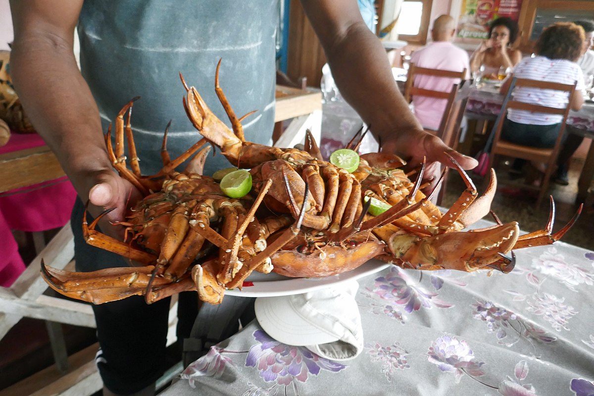 how-to-eat-santola-crab
