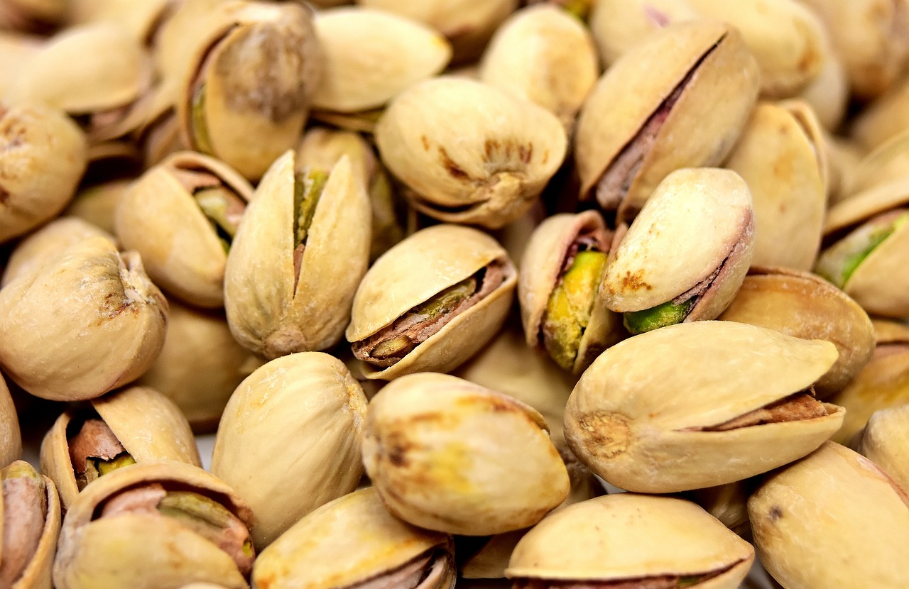 how-to-eat-shelled-pistachios