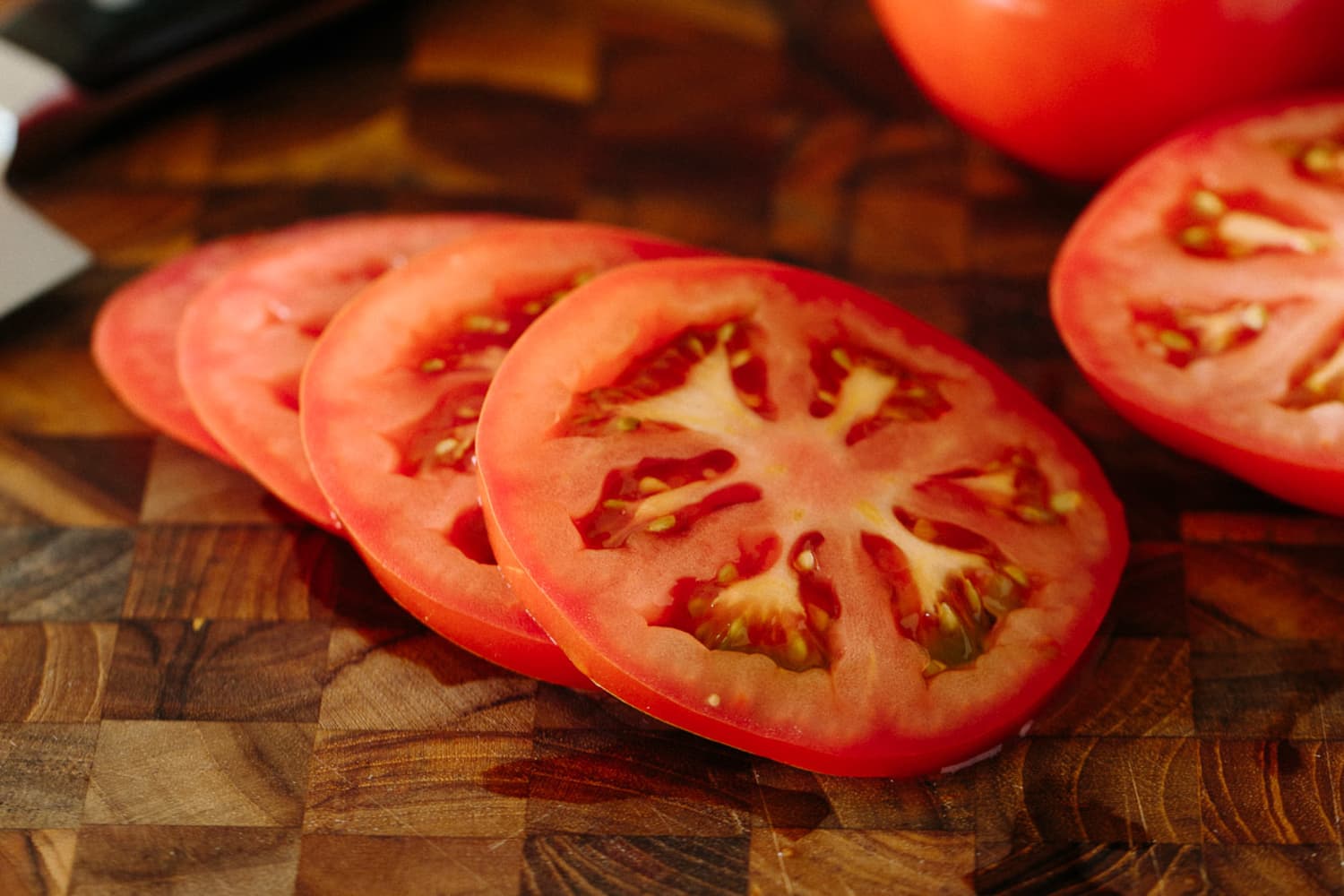 how-to-eat-sliced-tomatoes