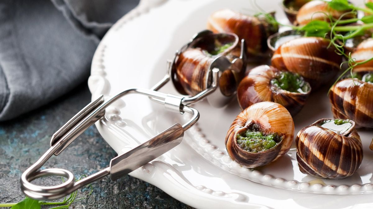 how-to-eat-snails-in-a-restaurant