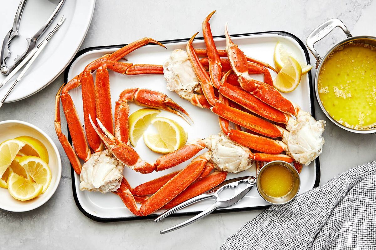 how-to-eat-snow-crab-legs-with-a-cracker