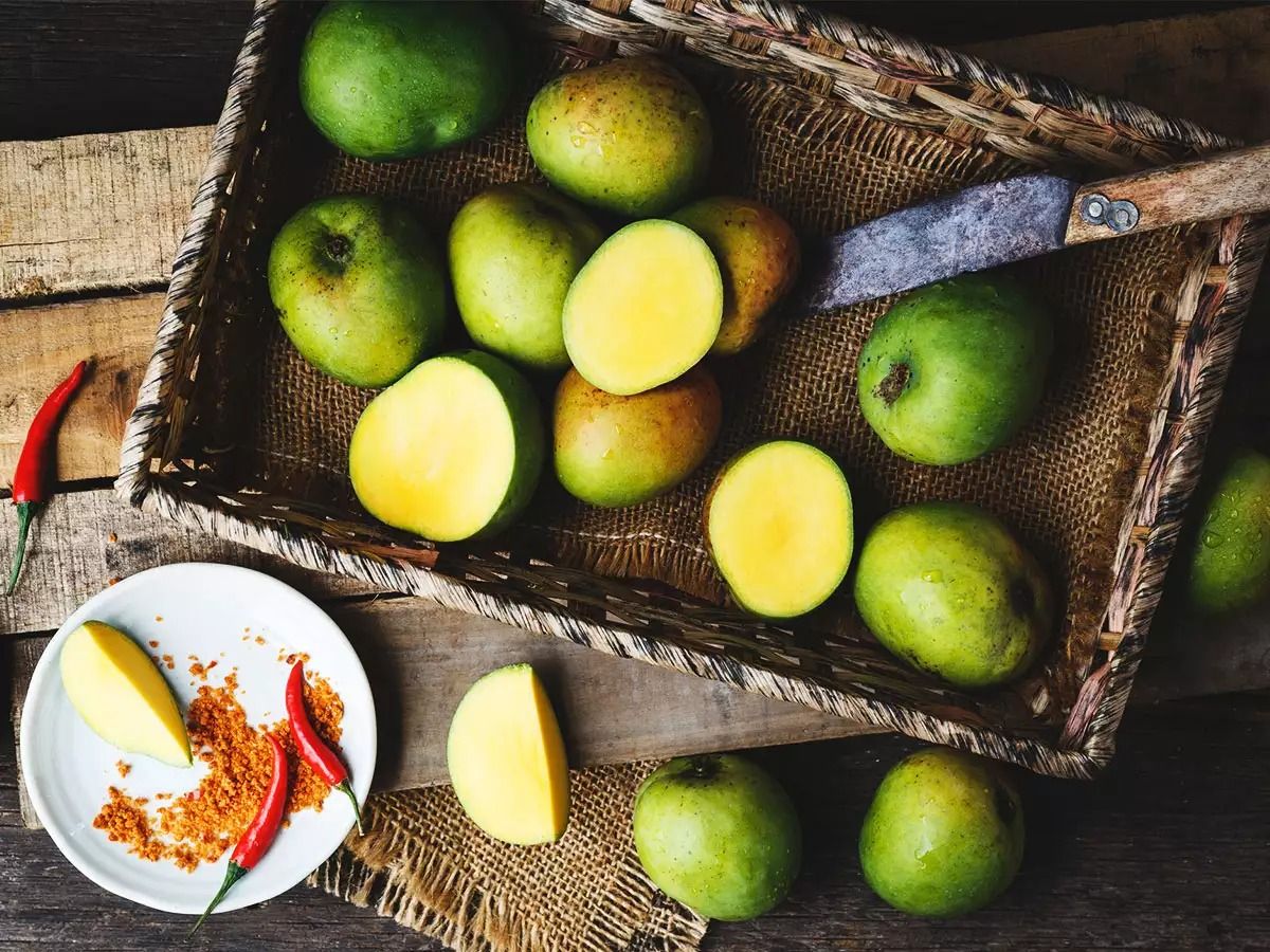 how-to-eat-sour-mangoes