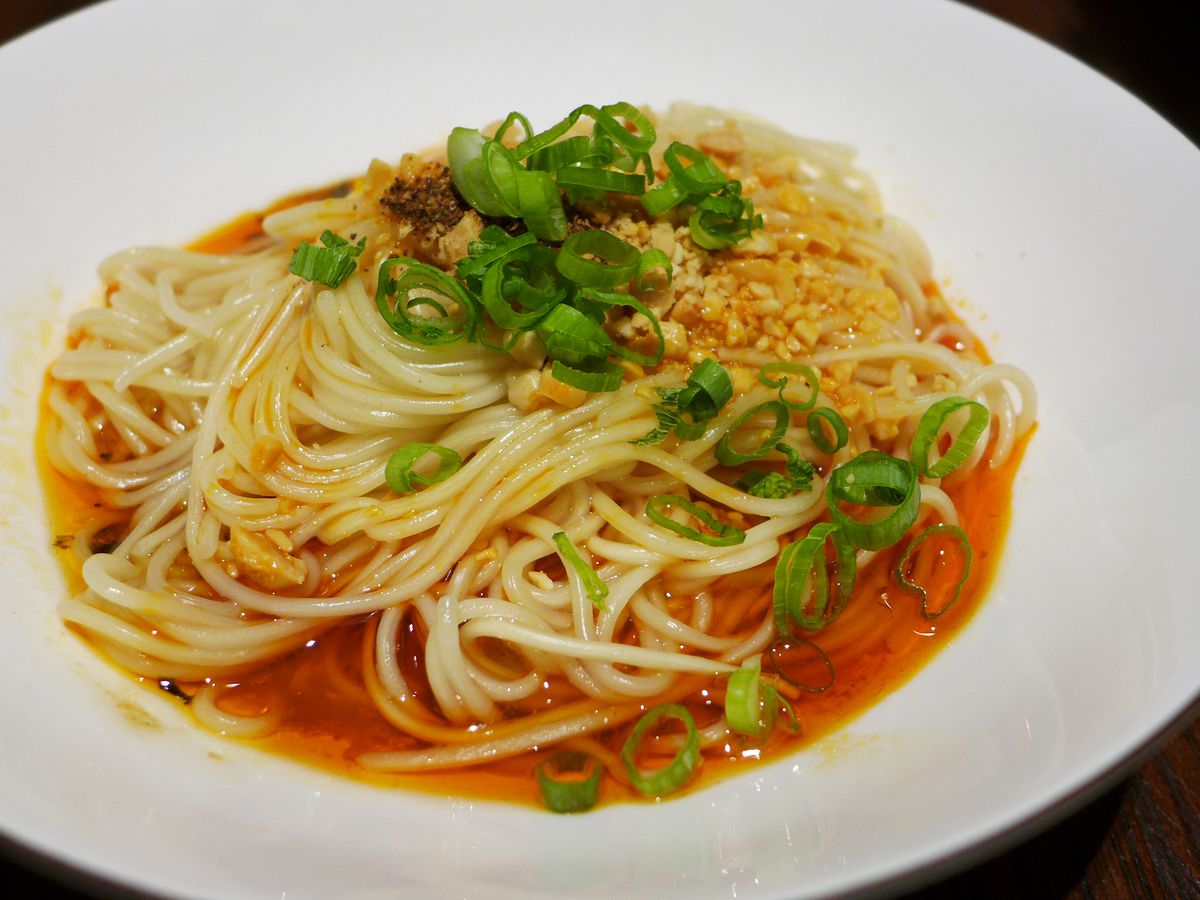 how-to-eat-spicy-noodles-without-pain