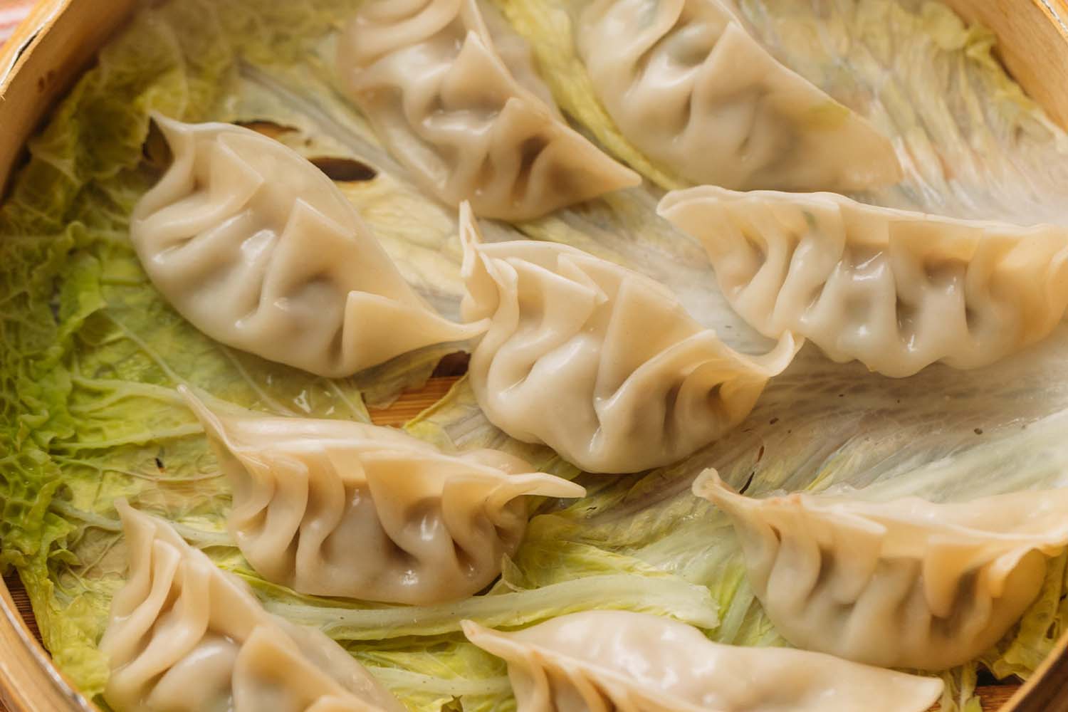 how-to-eat-steamed-dumplings