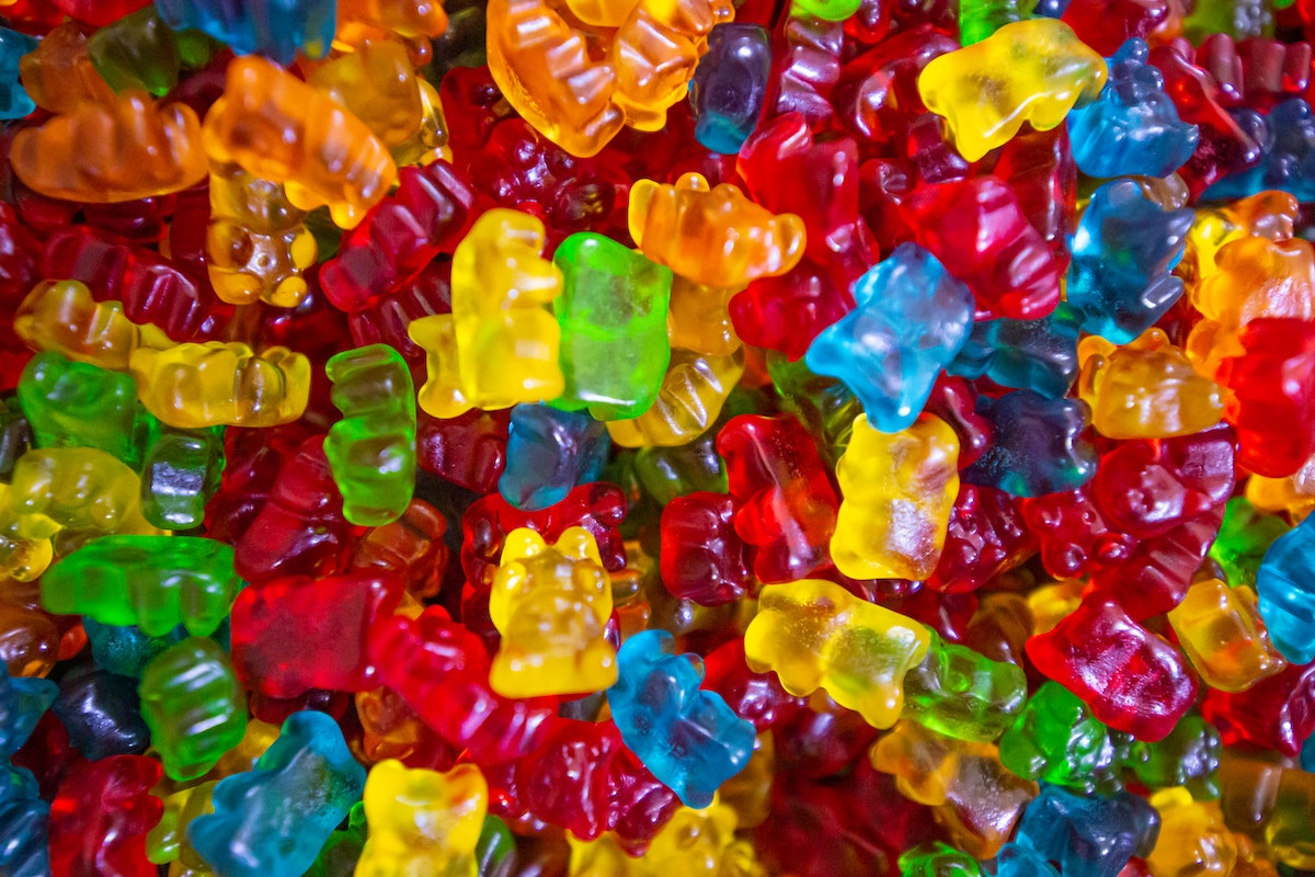 how-to-eat-sticky-candy