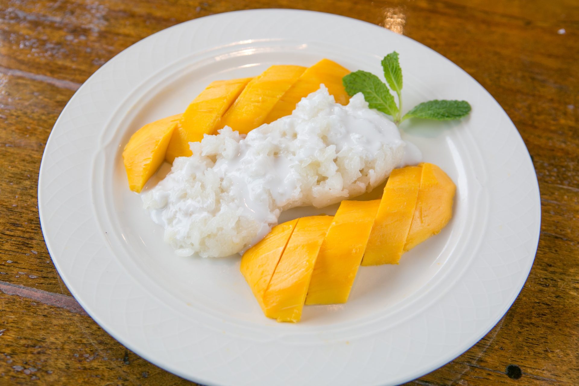 how-to-eat-sticky-mango-rice