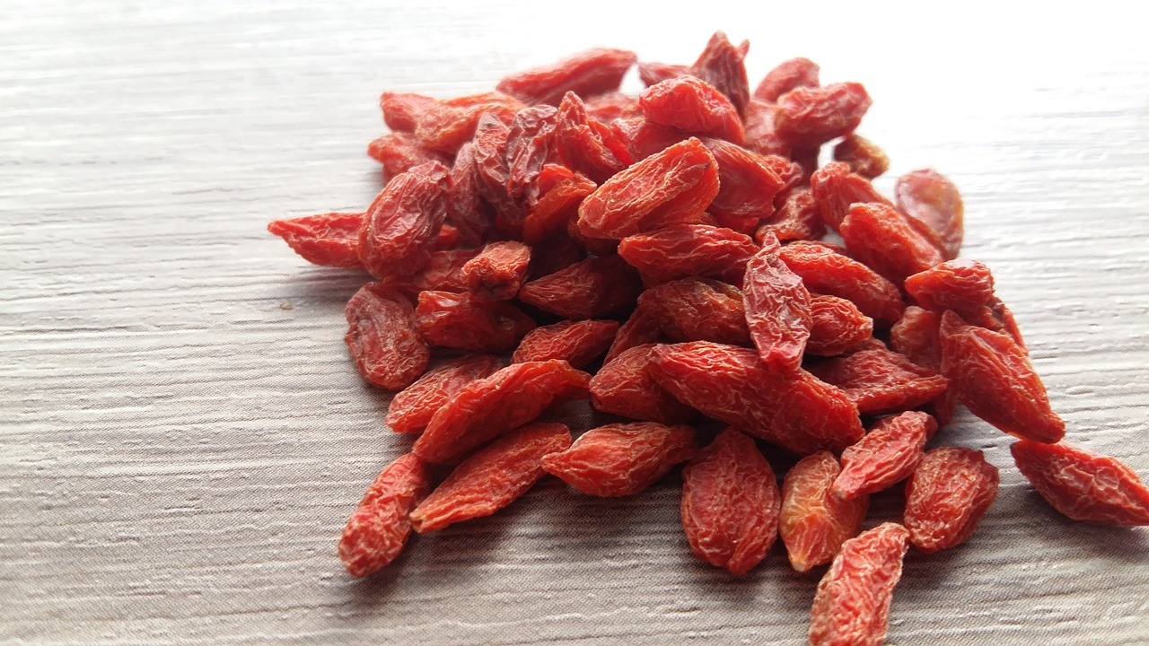 how-to-eat-sun-dried-goji-berries