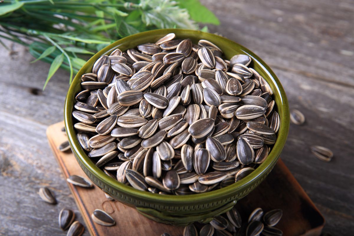 how-to-eat-sunflower-seeds