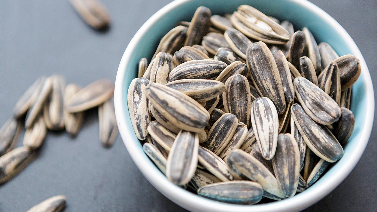 how-to-eat-sunflower-seeds-quickly