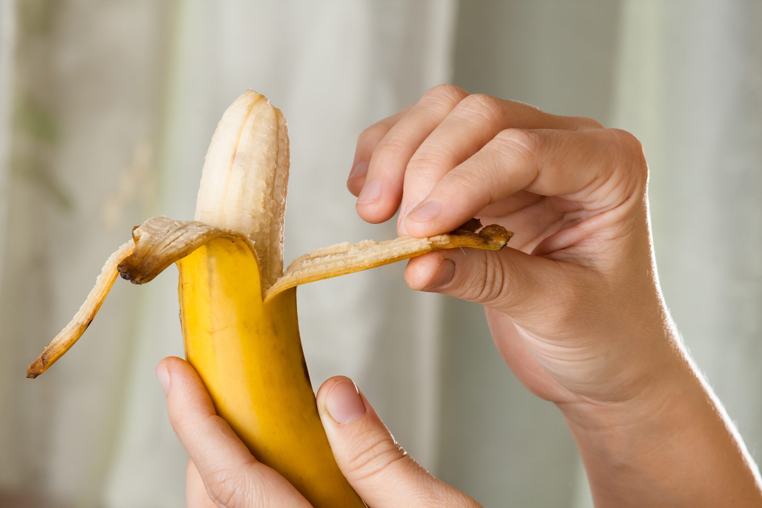 how-to-eat-the-banana-peel