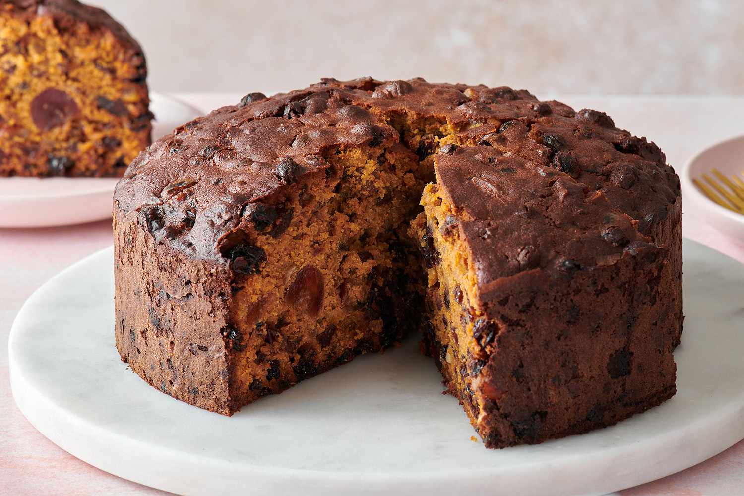 how-to-eat-traditional-fruit-cake