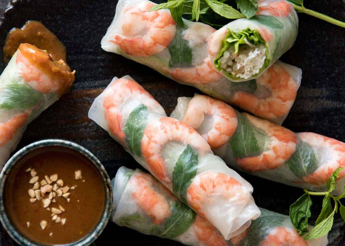 how-to-eat-vietnamese-paper-rolls