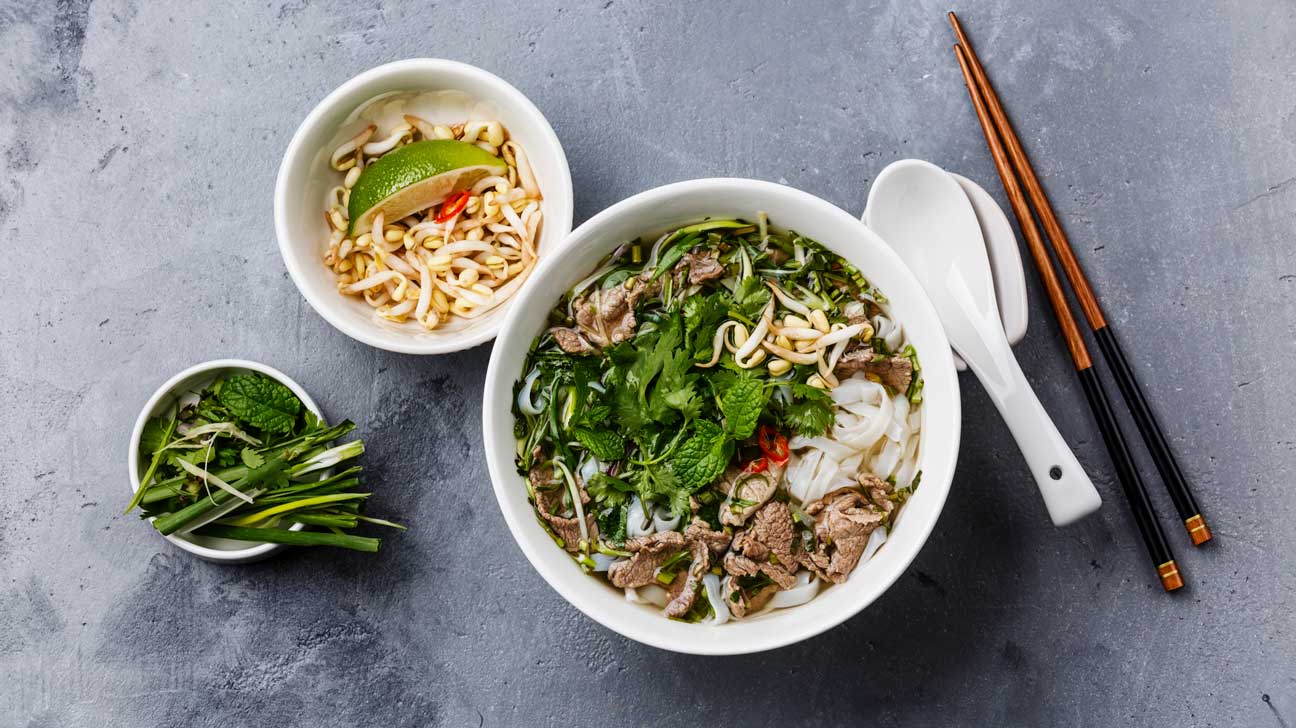 how-to-eat-vietnamese-pho-soup
