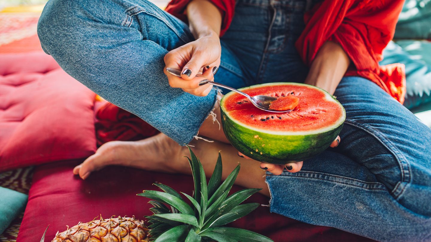 how-to-eat-watermelon-by-yourself