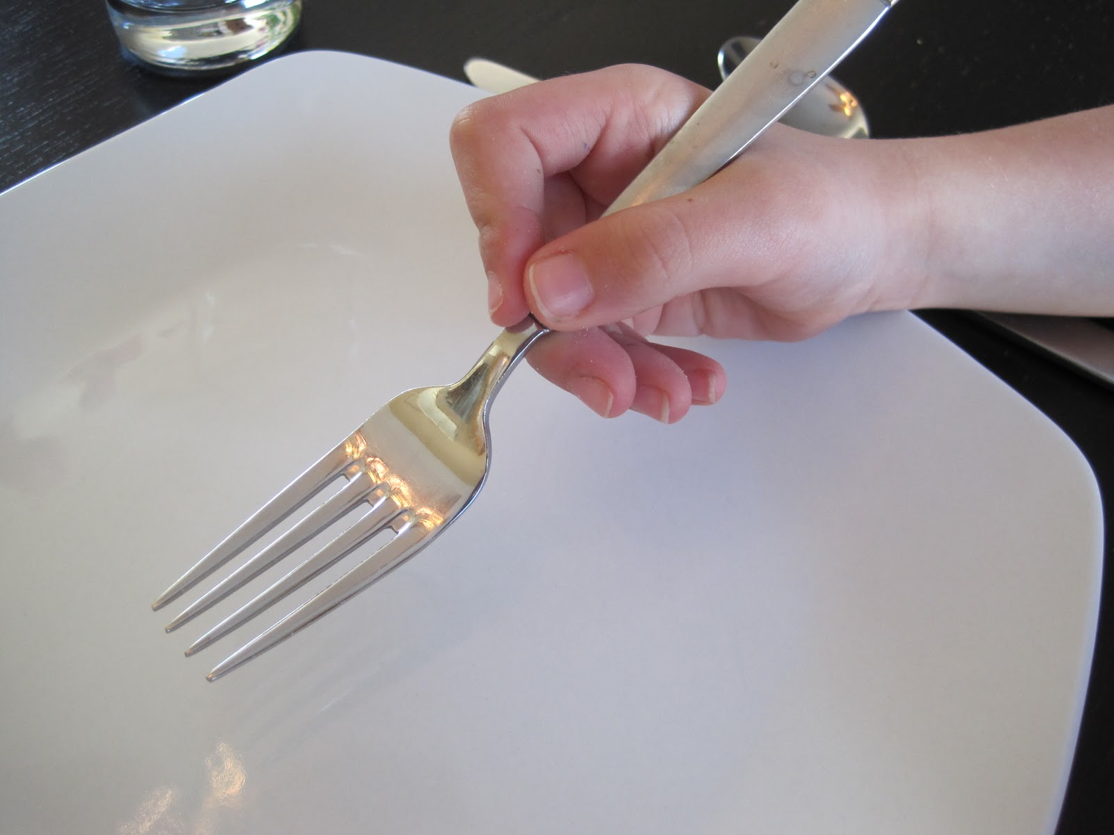 how-to-eat-with-a-fork