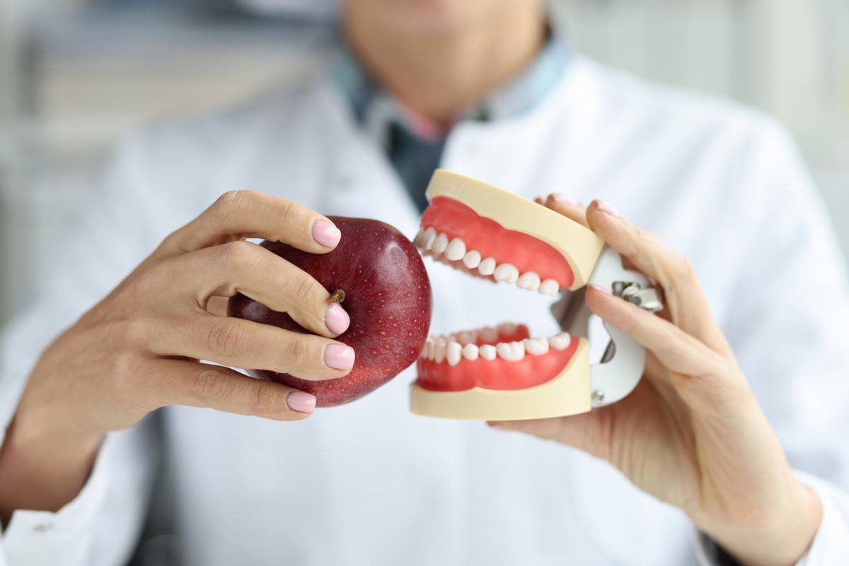 how-to-eat-with-dentures-for-the-first-time