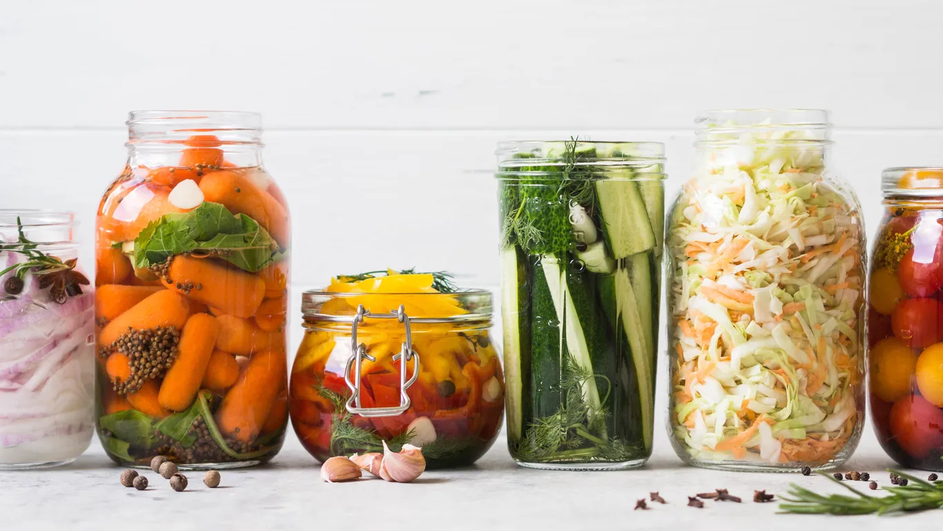 how-to-ferment-vegetables-in-a-mason-jar