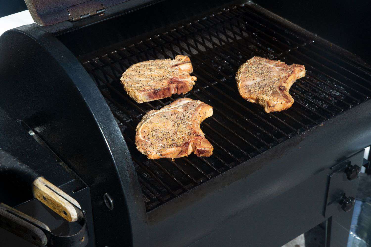how-to-grill-a-good-steak-on-traeger