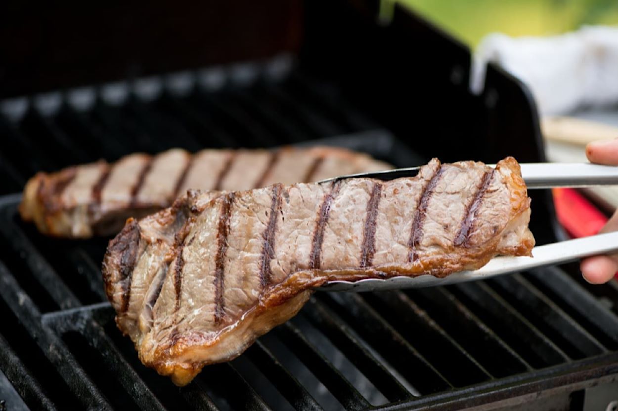 how-to-grill-a-steak-in-gas-grill