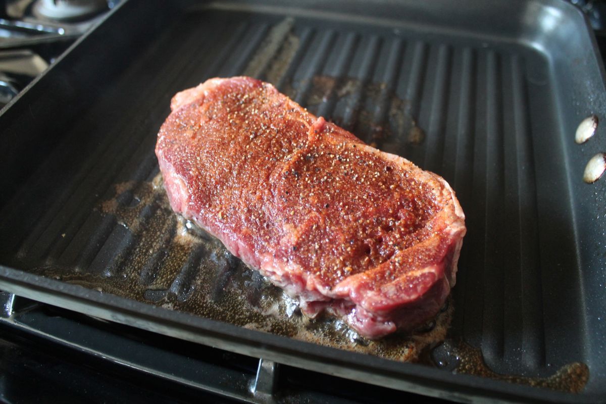 how-to-grill-a-steak-in-grill-pan