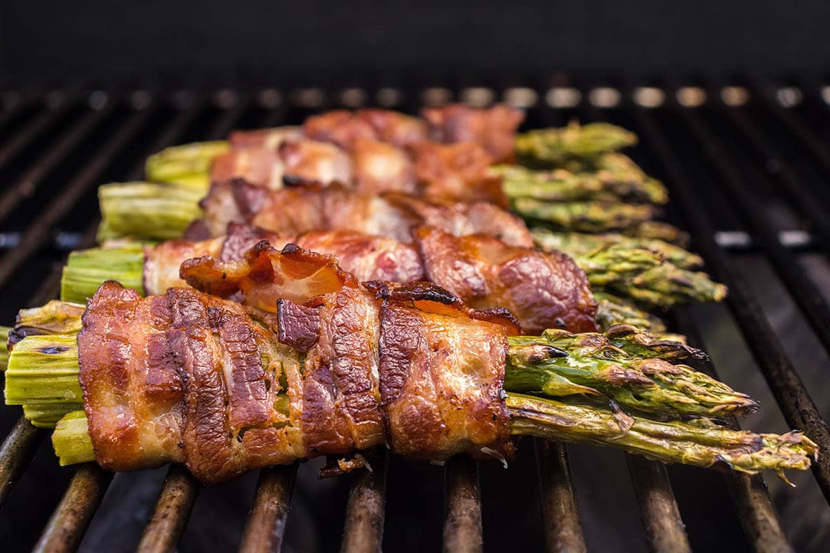 how-to-grill-asparagus-bundles