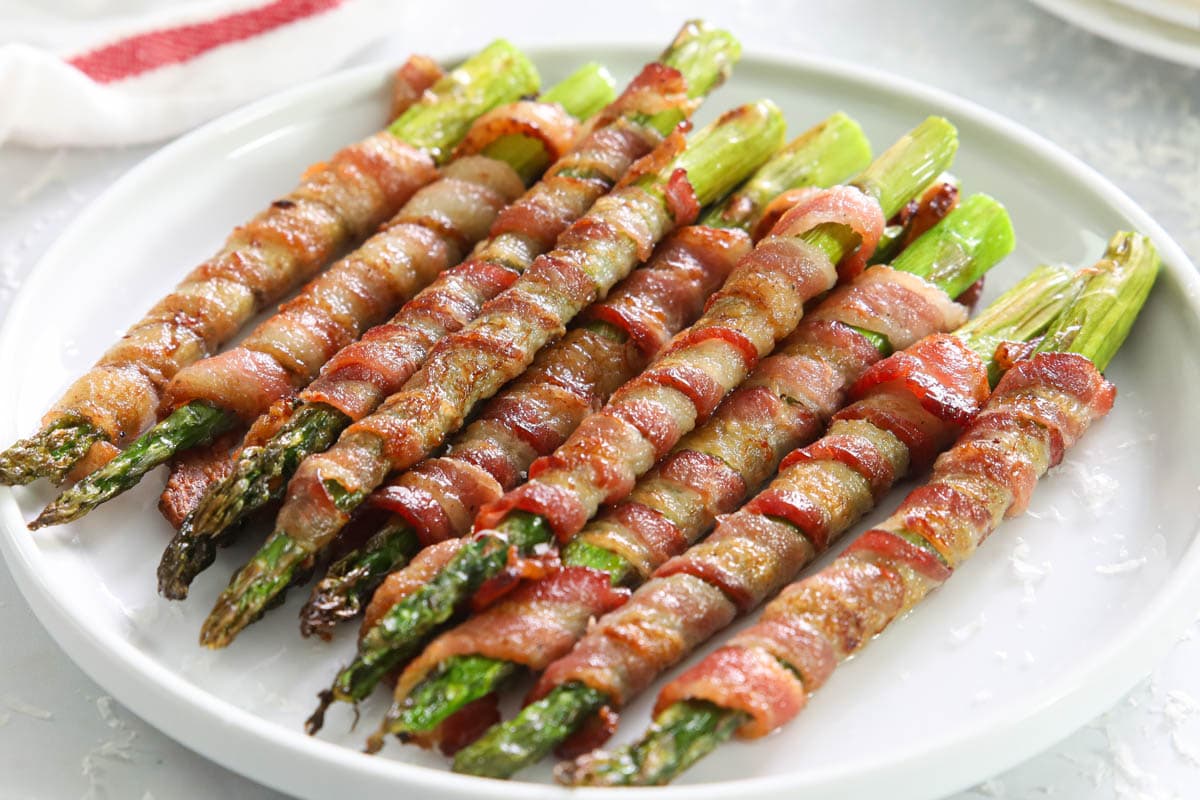 how-to-grill-bacon-wrapped-asparagus