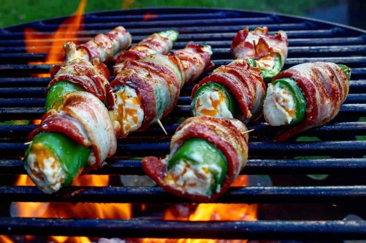 how-to-grill-bacon-wrapped-holla-pena-poppers