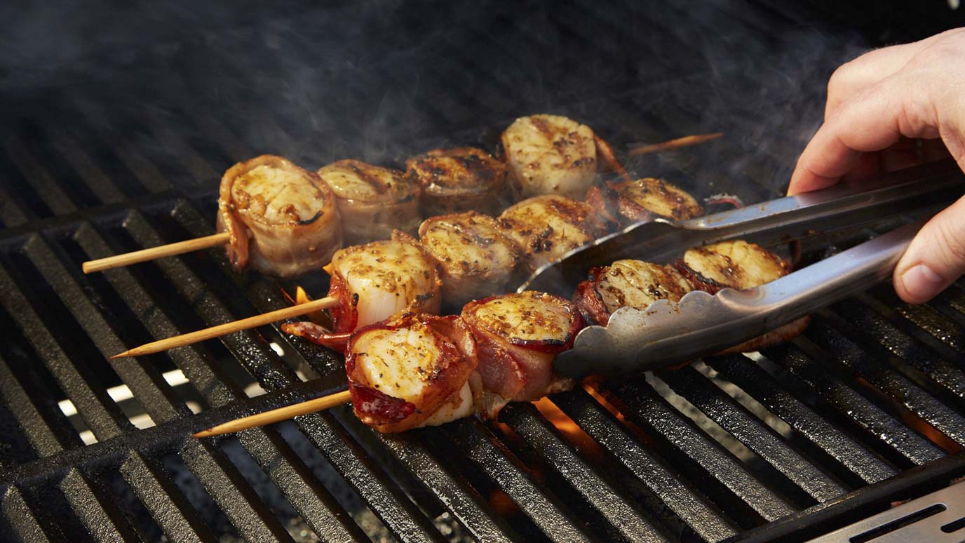 how-to-grill-bacon-wrapped-scallops