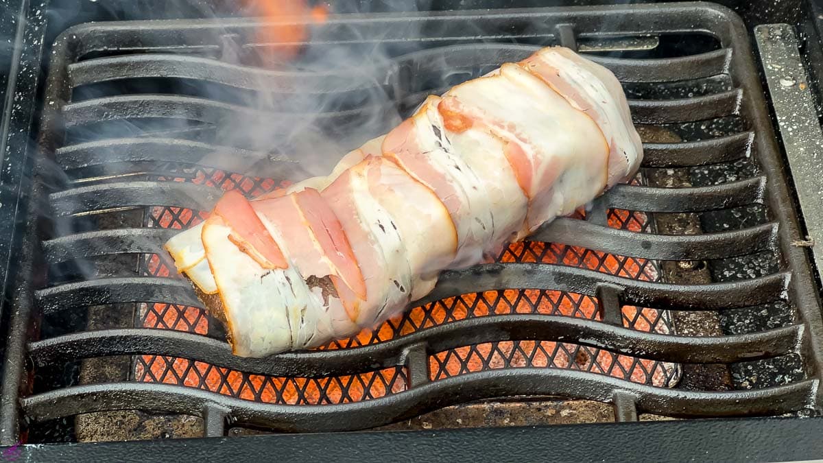 how-to-grill-bacon-wrapped-venison-straps