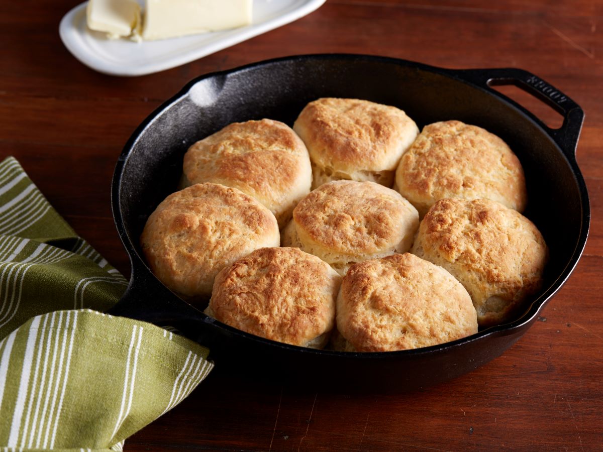 how-to-grill-biscuits-in-a-cast-iron-skillet