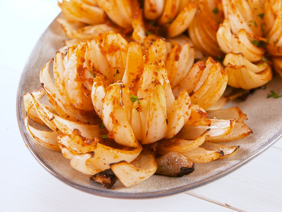 how-to-grill-blooming-onion