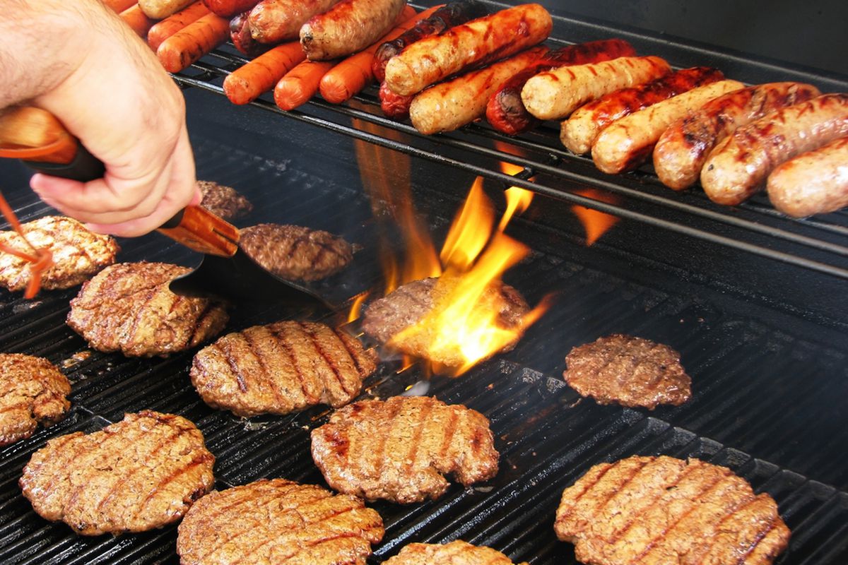 how-to-grill-burgers-and-hotdogs