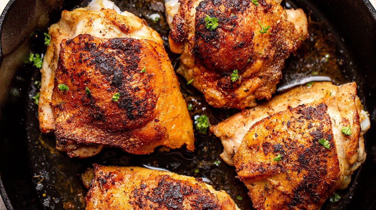 how-to-grill-chicken-thighs-on-a-skillet