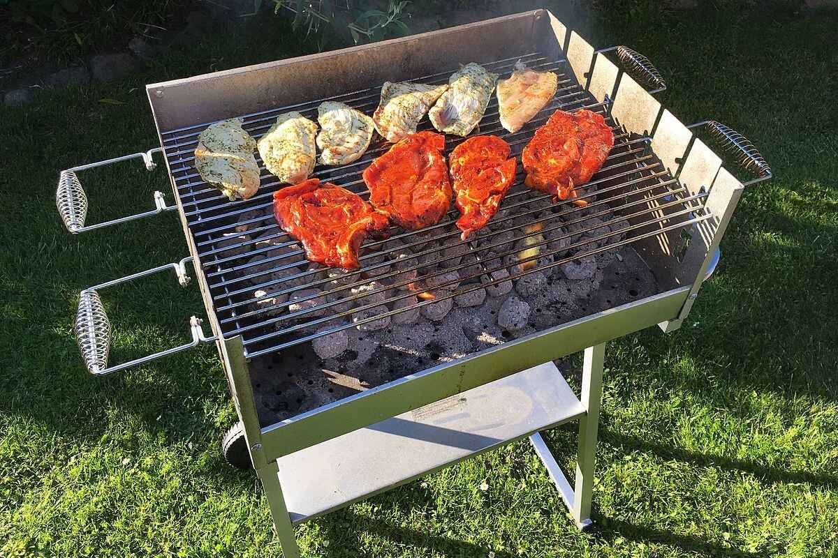 how-to-grill-food-on-charcoal-grill