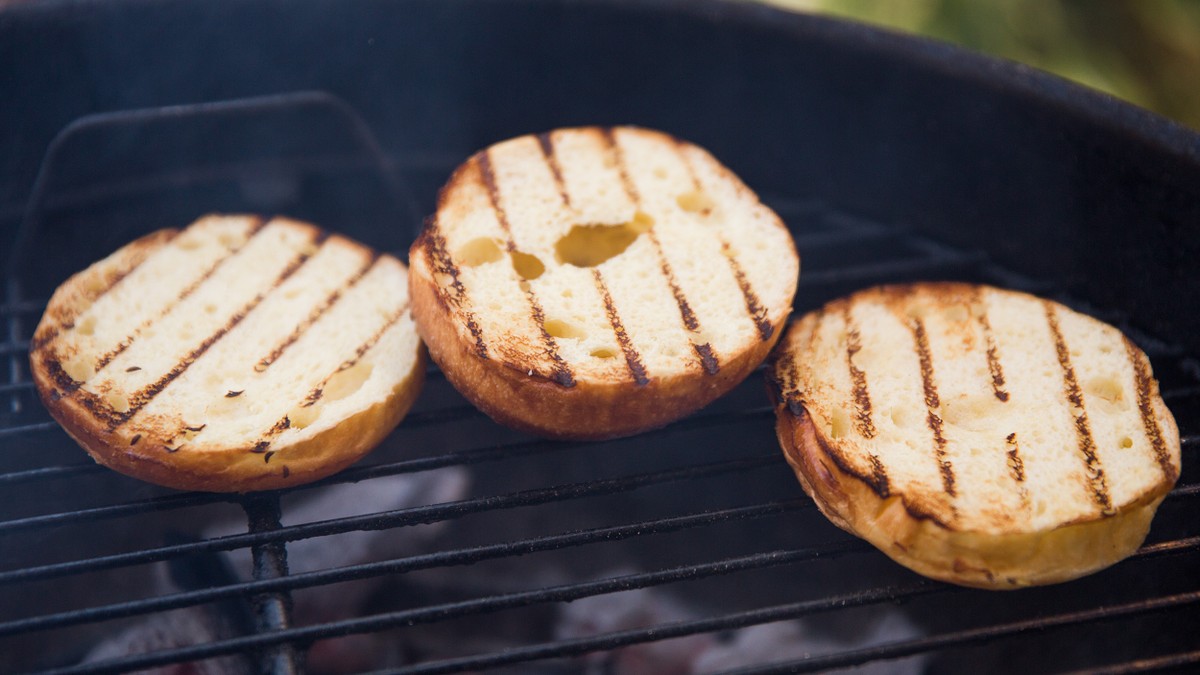 how-to-grill-hamburger-bun