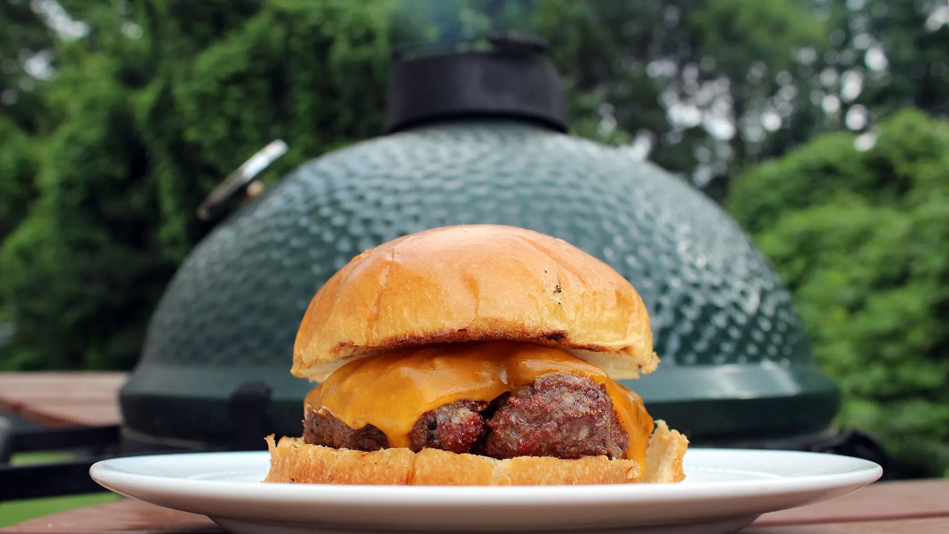 how-to-grill-hamburger-on-a-big-green-egg