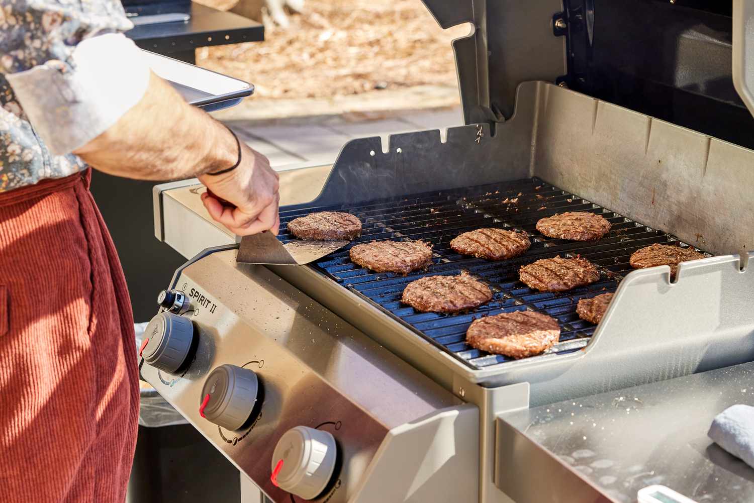 how-to-grill-hamburgers-on-weber-gas-grill