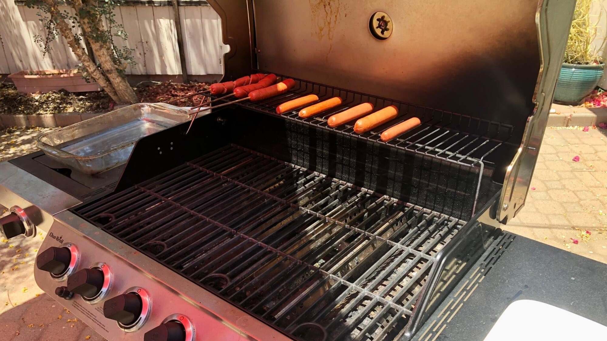 how-to-grill-hot-dog-on-gas-grill
