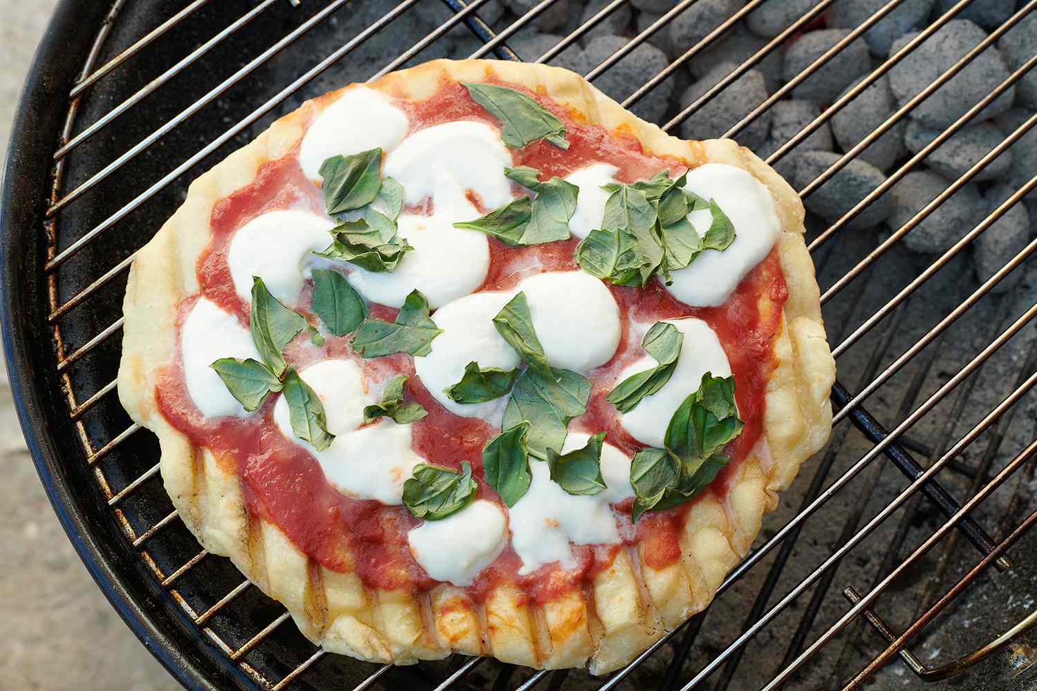 how-to-grill-pizza-on-a-charcoal-grill