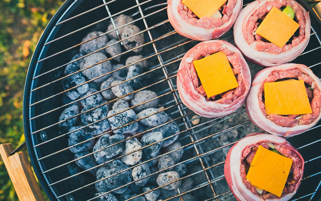 how-to-grill-raw-bacon-stuffed-burgers-on-a-charcoal-grill