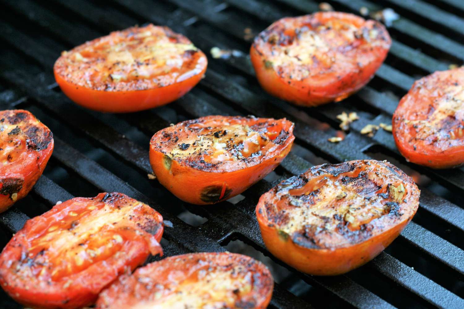 how-to-grill-roast-tomatoes