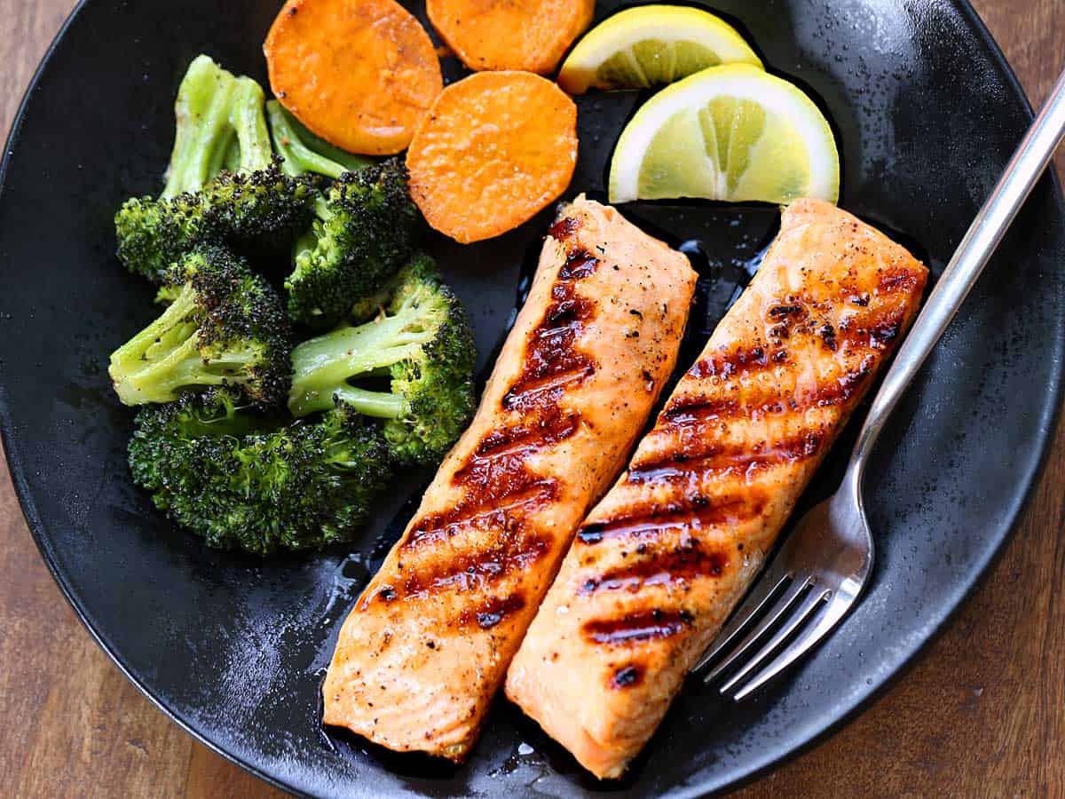 how-to-grill-salmon-on-gas-grill-no-skin