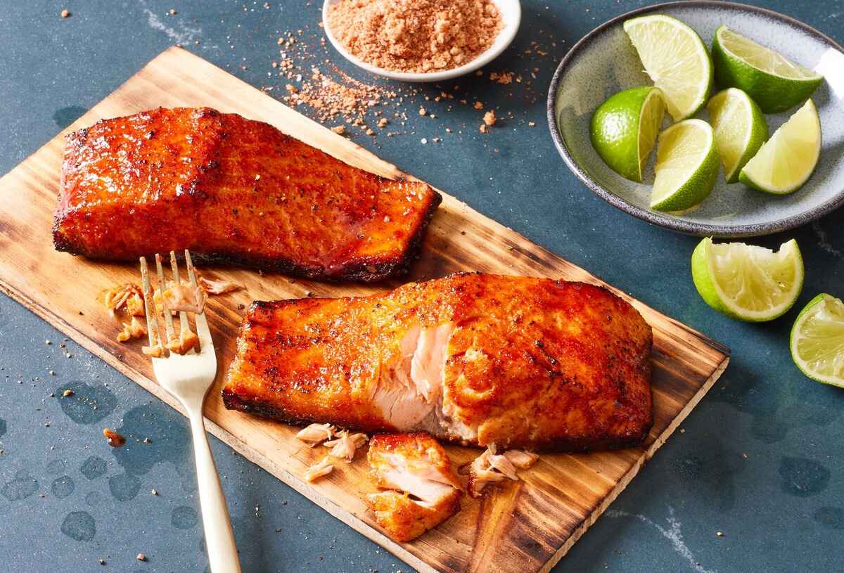 how-to-grill-salmon-on-wood