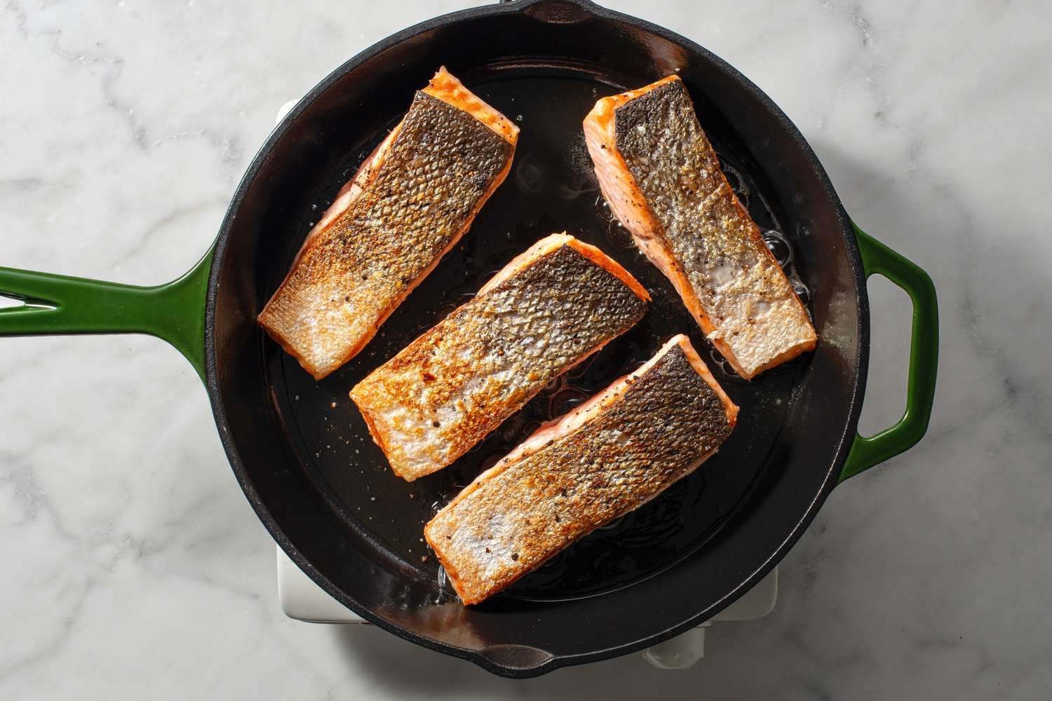 how-to-grill-salmon-with-skin-in-a-pan