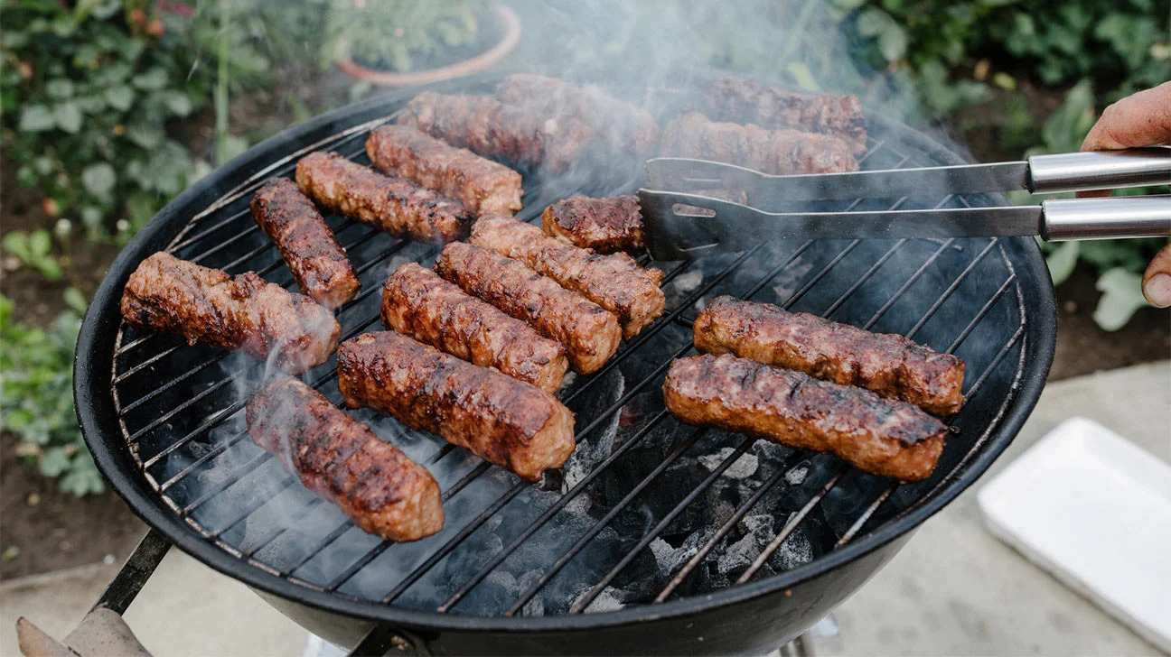 how-to-grill-sausages-without-burning