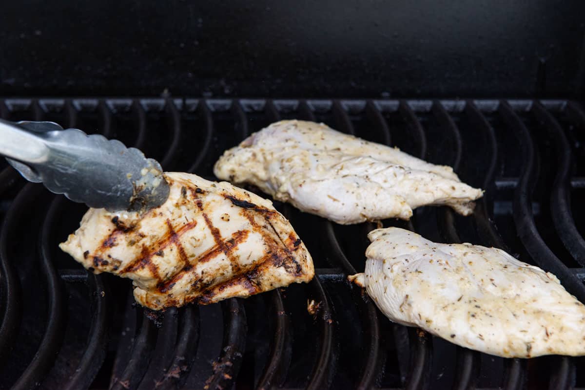 how-to-grill-skinless-boneless-chicken-breasts-on-gas-grill